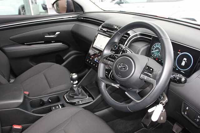 Hyundai TUCSON 1.6 TGDi 48V MHD SE Connect 5dr 2WD Red
