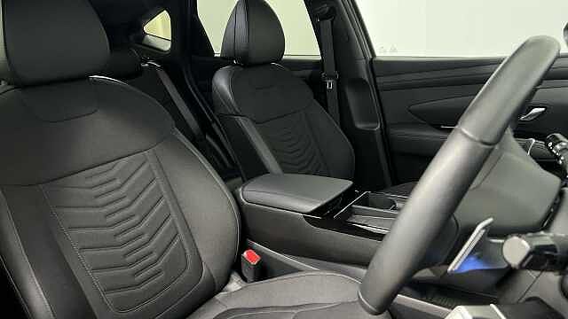 Hyundai TUCSON 1.6 T-GDi 13.8kWh Black Line SUV 5dr Petrol Plug-in Hybrid Auto Euro 6 (s/s) (25 grey
