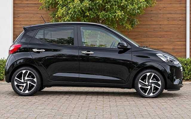Hyundai I10 1.2 Premium Hatchback 5dr Petrol Auto Euro 6 (s/s) (84 ps) Phantom Black