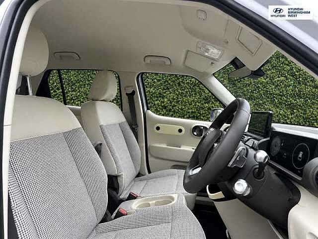 Hyundai INSTER Long Range 49kWh 02 SUV 5dr Electric Auto (115 ps) White