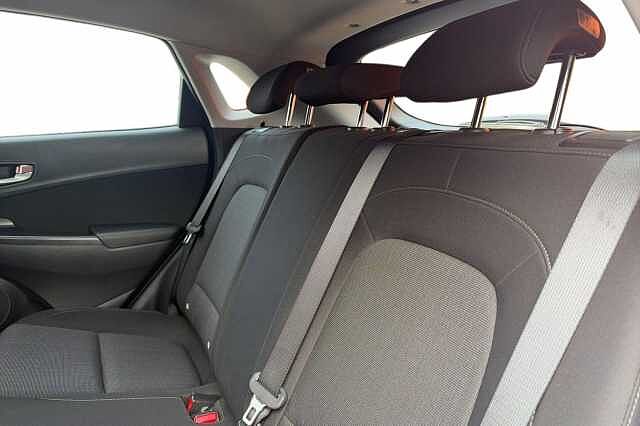 Hyundai KONA 1.6 GDi Hybrid SE Connect 5dr DCT White