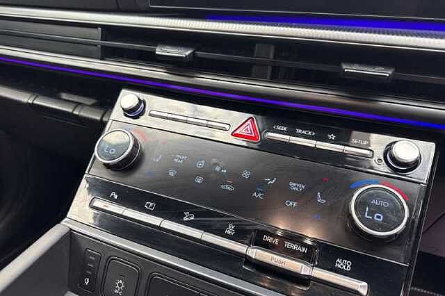 Hyundai SANTA FE 1.6 T-GDi 13.8kWh Calligraphy SUV 5dr Petrol Plug-in Hybrid Auto 4WD Euro 6 (s/s Silver