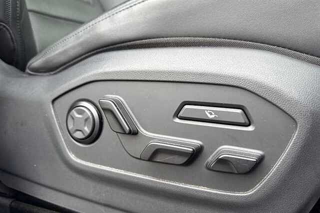 Hyundai SANTA FE 1.6 T-GDi 13.8kWh Calligraphy SUV 5dr Petrol Plug-in Hybrid Auto 4WD Euro 6 (s/s Silver