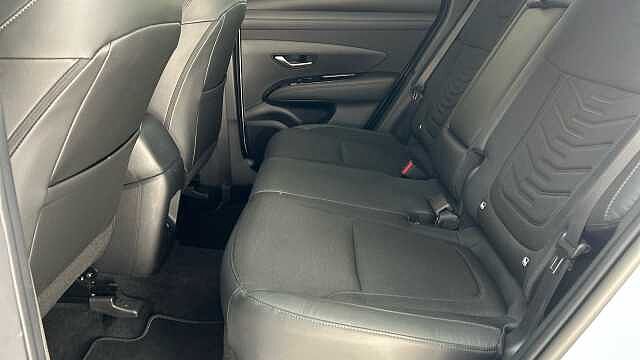Hyundai TUCSON 1.6 T-GDi Premium SUV 5dr Petrol Hybrid Auto Euro 6 (s/s) (215 ps) Atlas White