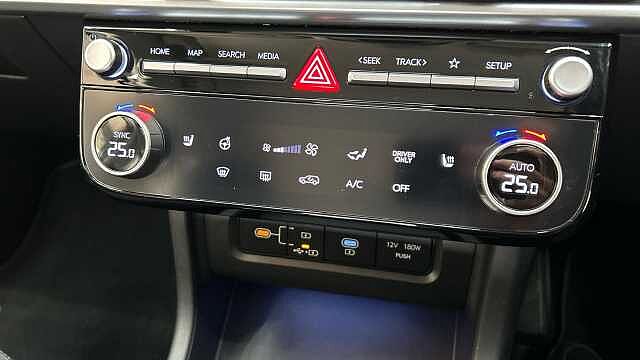Hyundai TUCSON 1.6 T-GDi Premium SUV 5dr Petrol Hybrid Auto Euro 6 (s/s) (215 ps) Atlas White