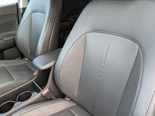 Hyundai KONA 1.6 GDi Hybrid Ultimate 5dr DCT White
