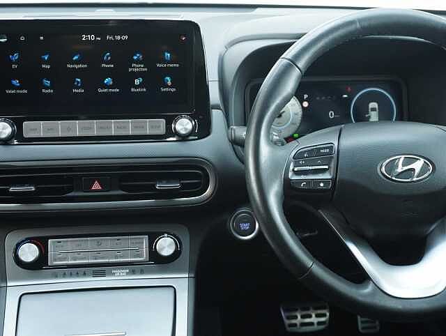 Hyundai KONA 64kWh Premium SUV 5dr Electric Auto (10.5kW Charger) (204 ps) Dark Knight Grey