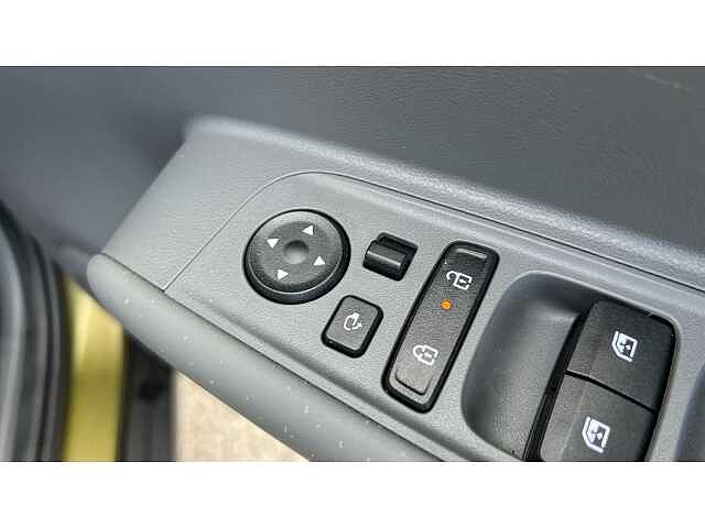 Hyundai INSTER Inster 5Dr HAT 85kW Cross 49kWh Amazonas Green