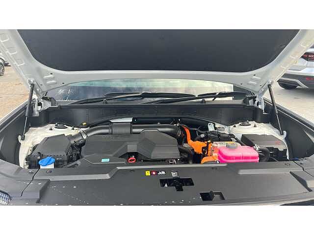 Hyundai SANTA FE SANTA FE 1.6 TGDi 239 Hybrid Calligraphy 5dr 4WD Auto Creamy White