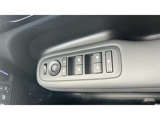 Hyundai SANTA FE SANTA FE 1.6 TGDi 239 Hybrid Calligraphy 5dr 4WD Auto Creamy White
