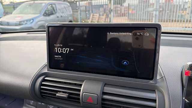 Hyundai INSTER 85kW Cross 49kWh 5dr Auto Electric Hatchback Matte - Amazonas Green