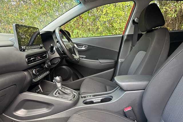 Hyundai KONA 1.6 GDi Hybrid Premium 5dr DCT Red