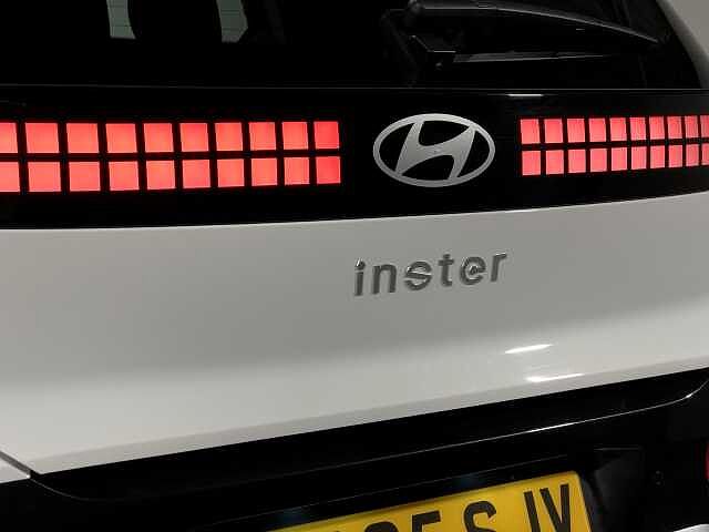 Hyundai INSTER 85kW 02 49kWh 5dr Auto White