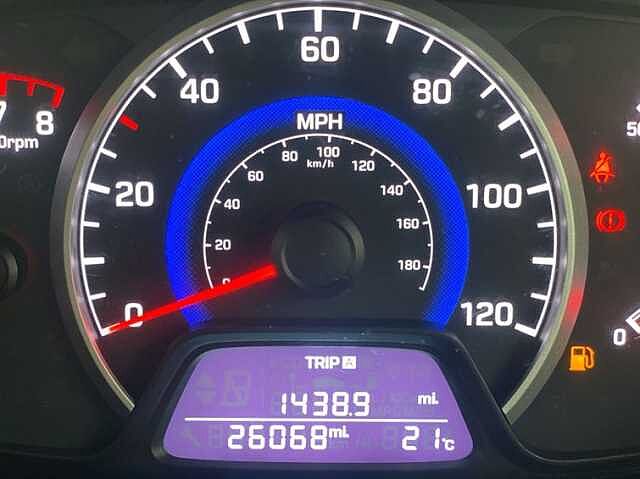 Hyundai I10 1.0 Play 5dr WHITE