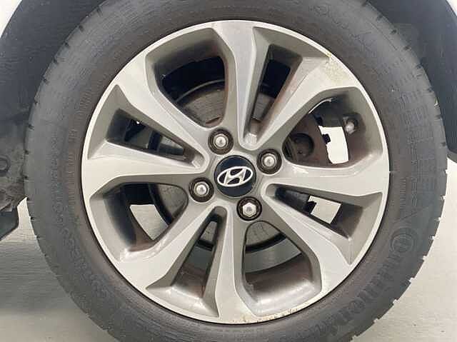 Hyundai I10 1.0 Play 5dr WHITE