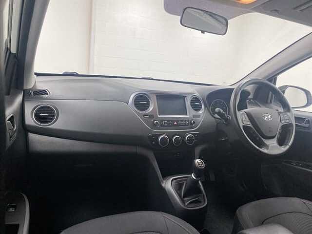 Hyundai I10 1.0 Play 5dr WHITE