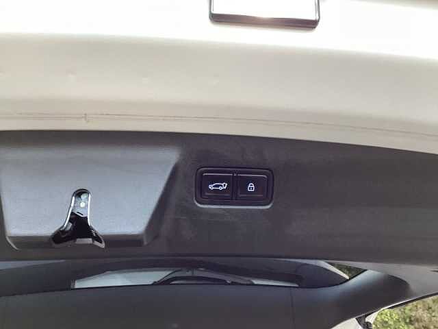 Hyundai SANTA FE 1.6 TGDi Hybrid Ultimate 5dr Auto Creamy White