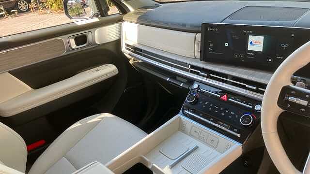 Hyundai SANTA FE 1.6 TGDi Hybrid Ultimate 5dr 4WD Auto Hybrid Estate Black