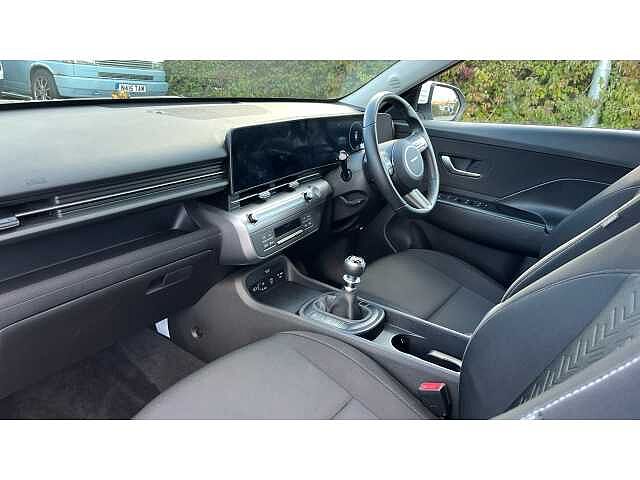 Hyundai KONA KONA 1.6T 138 Advance 5dr Serenity White
