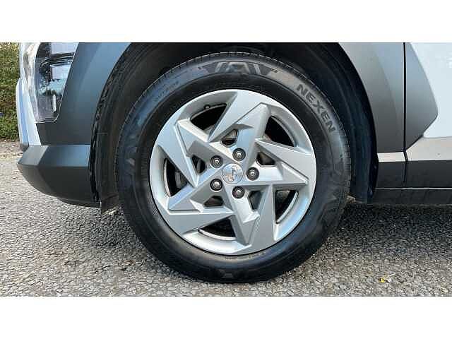 Hyundai KONA KONA 1.6T 138 Advance 5dr Serenity White