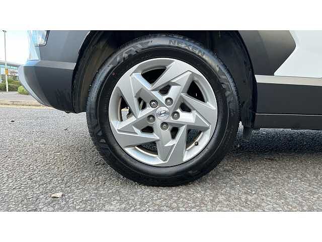 Hyundai KONA KONA 1.6T 138 Advance 5dr Serenity White