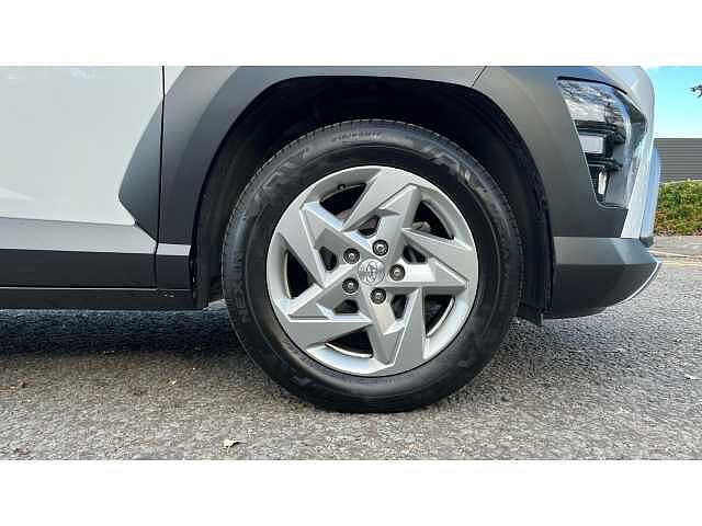 Hyundai KONA KONA 1.6T 138 Advance 5dr Serenity White