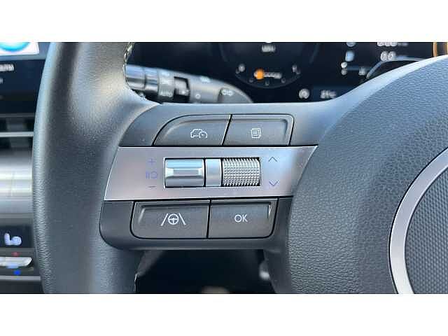 Hyundai KONA KONA 1.6T 138 Advance 5dr Serenity White