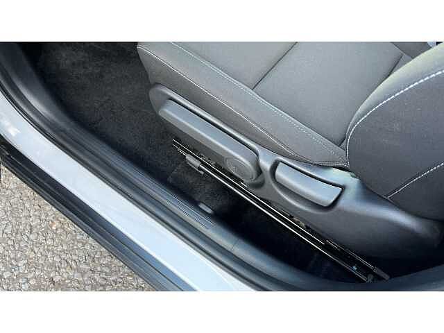 Hyundai KONA KONA 1.6T 138 Advance 5dr Serenity White