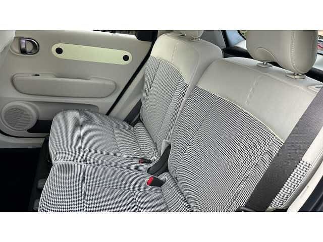 Hyundai INSTER INSTER 85kW 02 49kWh 5dr Auto Atlas White