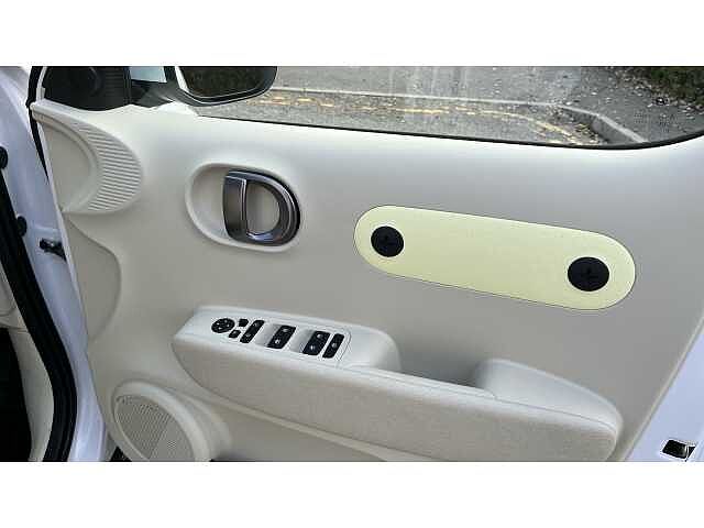 Hyundai INSTER INSTER 85kW 02 49kWh 5dr Auto Atlas White