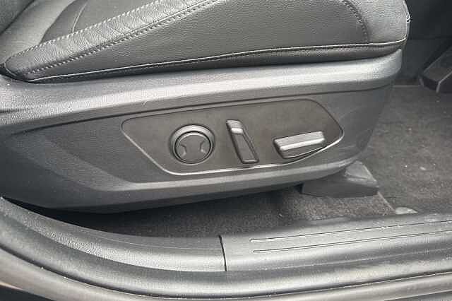 Hyundai TUCSON 1.6T Plug-in Hybrid Premium 5dr Auto Black