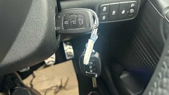 Hyundai BAYON 1.0 TGDi [90] Black Line 5dr Petrol Hatchback Vibrant Blue - Pearl