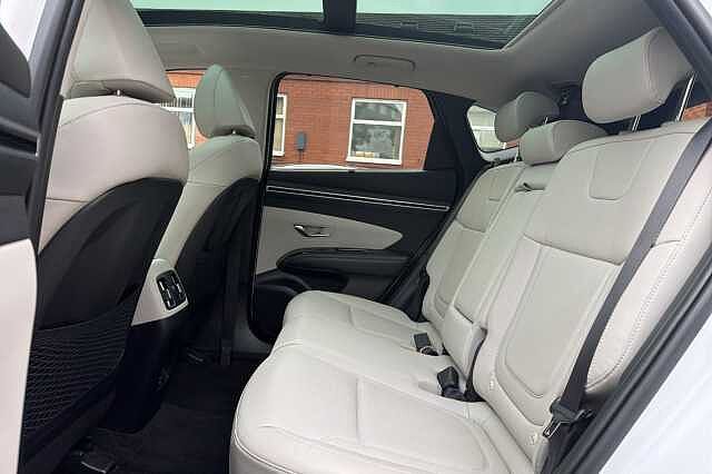 Hyundai TUCSON 1.6 T-GDi Plug-in Hybrid Ultimate 5dr 4WD Auto White