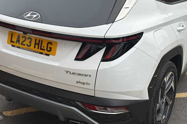 Hyundai TUCSON 1.6 T-GDi Plug-in Hybrid Ultimate 5dr 4WD Auto White