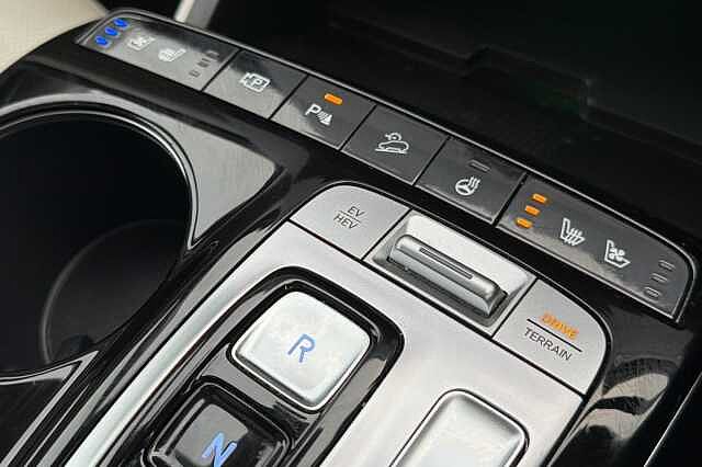 Hyundai TUCSON 1.6 T-GDi Plug-in Hybrid Ultimate 5dr 4WD Auto White