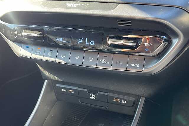 Hyundai BAYON 1.0 T-GDi 48Volt MHEV Premium 5dr DCT Blue