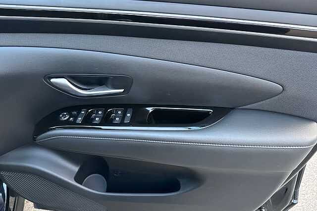 Hyundai TUCSON 1.6 TGDi Hybrid 230 Premium 5dr 2WD Auto Phantom Black