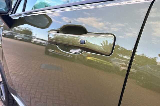 Hyundai SANTA FE 1.6 TGDi 239 Hybrid Premium 5dr Auto OliVE GREEN