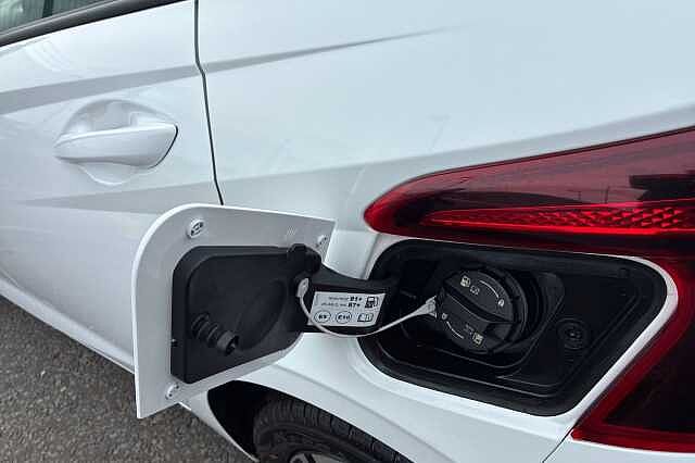 Hyundai I20 1.0 T Gdi Mhev Se Connect Hatchback 5dr Petrol Hybrid Dct Euro 6 (s/s) (100 Ps) Atlas White