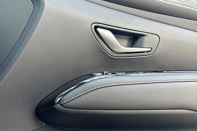 Hyundai TUCSON 1.6 H T Gdi Premium Suv 5dr Petrol Hybrid Auto Euro 6 (s/s) (230 Ps) Dark Knight Grey