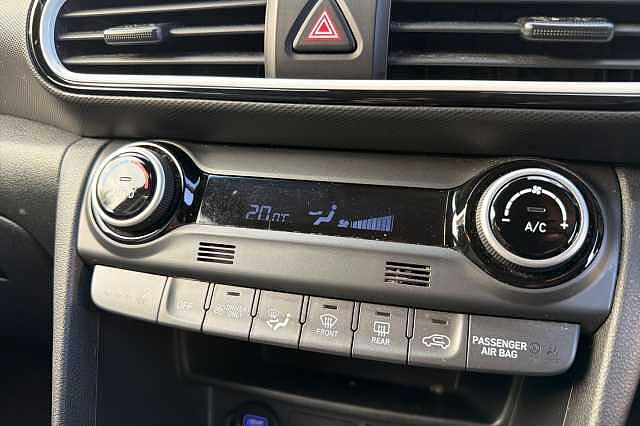 Hyundai KONA 1.6 H Gdi Premium Se Suv 5dr Petrol Hybrid Dct Euro 6 (s/s) (141 Ps) Galactic Grey