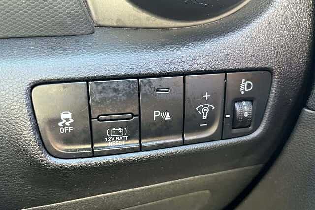Hyundai KONA 1.6 h-GDi Premium SUV 5dr Petrol Hybrid DCT Euro 6 (s/s) (141 ps) GALACTIC GREY