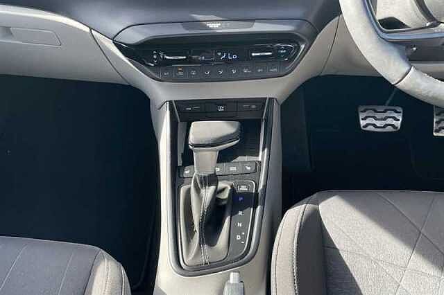 Hyundai BAYON 1.0 T-GDi MHEV Ultimate SUV 5dr Petrol Hybrid DCT Euro 6 (s/s) (100 ps) Intnse Blue-Blk