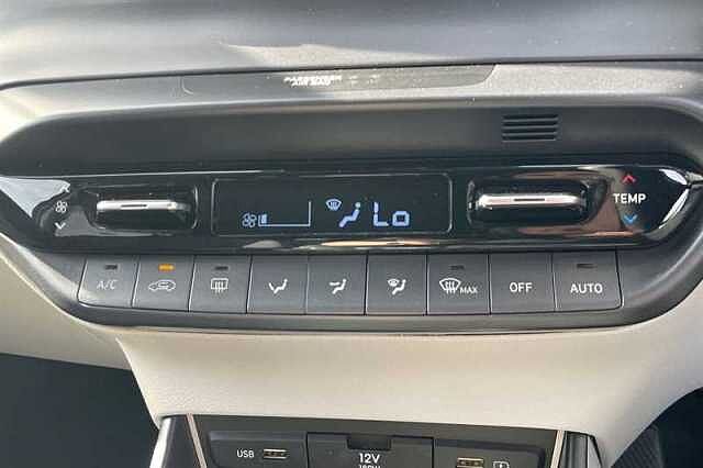 Hyundai BAYON 1.0 T-GDi MHEV Ultimate SUV 5dr Petrol Hybrid DCT Euro 6 (s/s) (100 ps) Intnse Blue-Blk