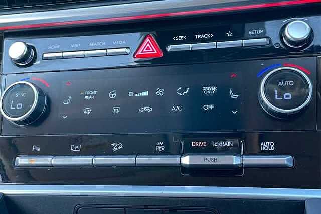 Hyundai SANTA FE 1.6 T-GDi 13.8kWh Premium SUV 5dr Petrol Plug-in Hybrid Auto 4WD Euro 6 (s/s) (7 Black
