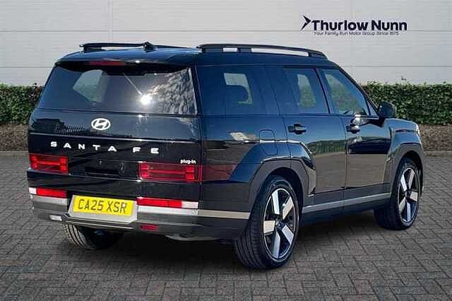 Hyundai SANTA FE 1.6 T-GDi 13.8kWh Premium SUV 5dr Petrol Plug-in Hybrid Auto 4WD Euro 6 (s/s) (7 Black