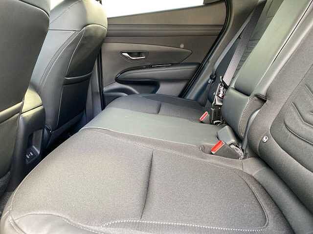 Hyundai TUCSON 1.6T Hybrid Black Line SUV 5dr Petrol Hybrid Auto Euro 6 (s/s) (239 ps) Silver