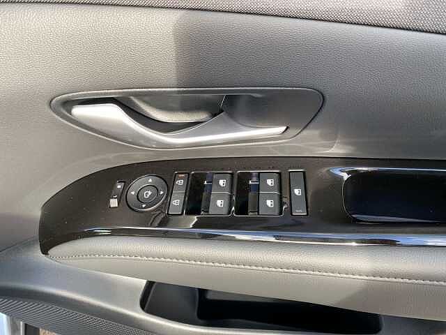 Hyundai TUCSON 1.6T Hybrid Black Line SUV 5dr Petrol Hybrid Auto Euro 6 (s/s) (239 ps) Silver