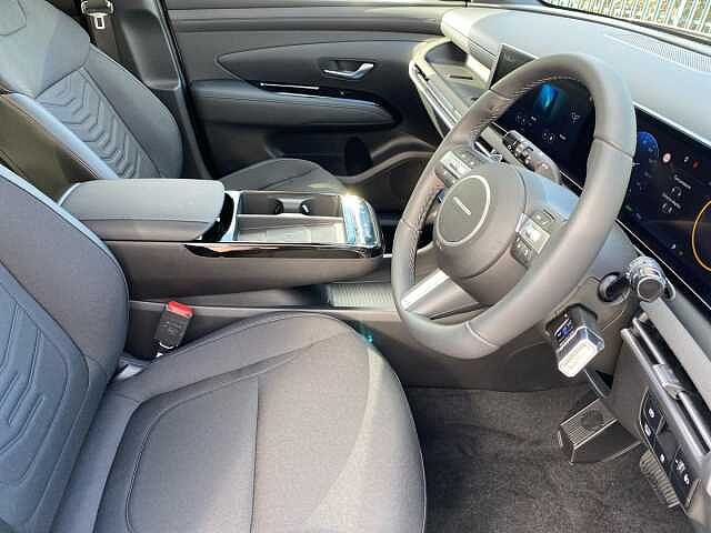 Hyundai TUCSON 1.6T Hybrid Black Line SUV 5dr Petrol Hybrid Auto Euro 6 (s/s) (239 ps) Silver
