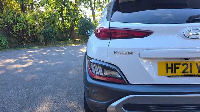 Hyundai KONA 1.6 h-GDi Ultimate SUV 5dr Petrol Hybrid DCT Euro 6 (s/s) (141 ps) White
